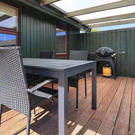 4 Star In Praesto-by Traum *