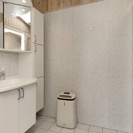 4 Star In Praesto-by Traum